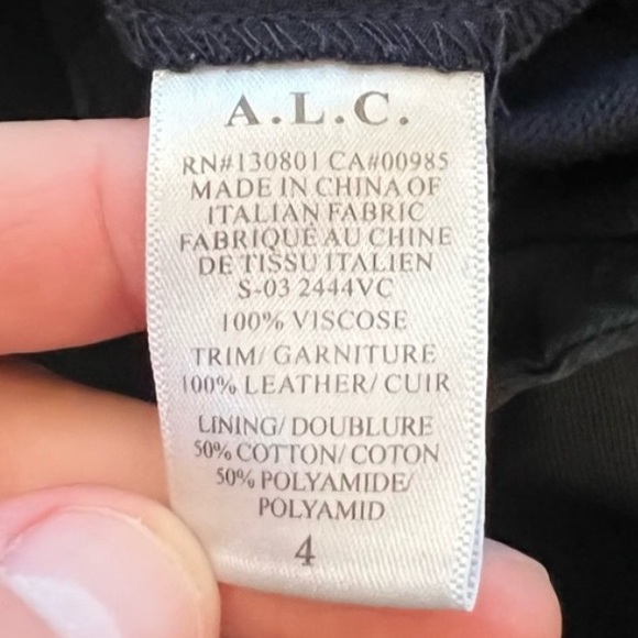 EUC A.L.C Navy Emily Gaucho Belted pants. Zipper fly. Size 4. - Picture 11 of 16